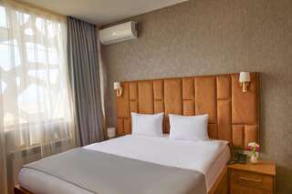 Отель Alison Hotel Баку Двухместный номер с 1 кроватью с видом на море-1